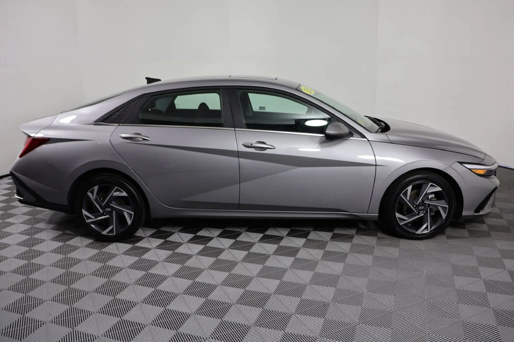 Used 2025 Fluid Metal Hyundai SEL Convenience image 9