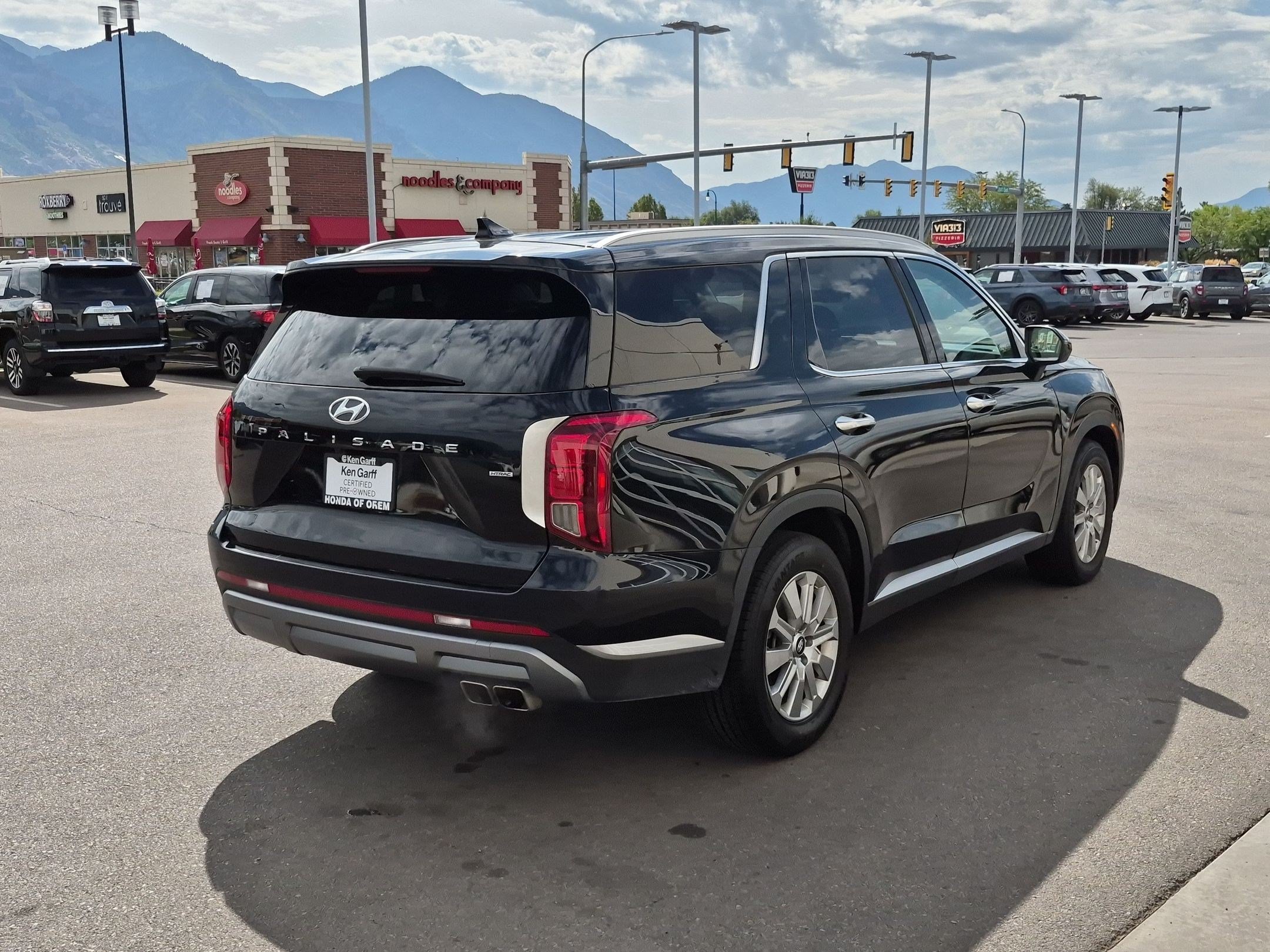 Used 2024 Abyss Black Pearl Hyundai SEL 7P image 3