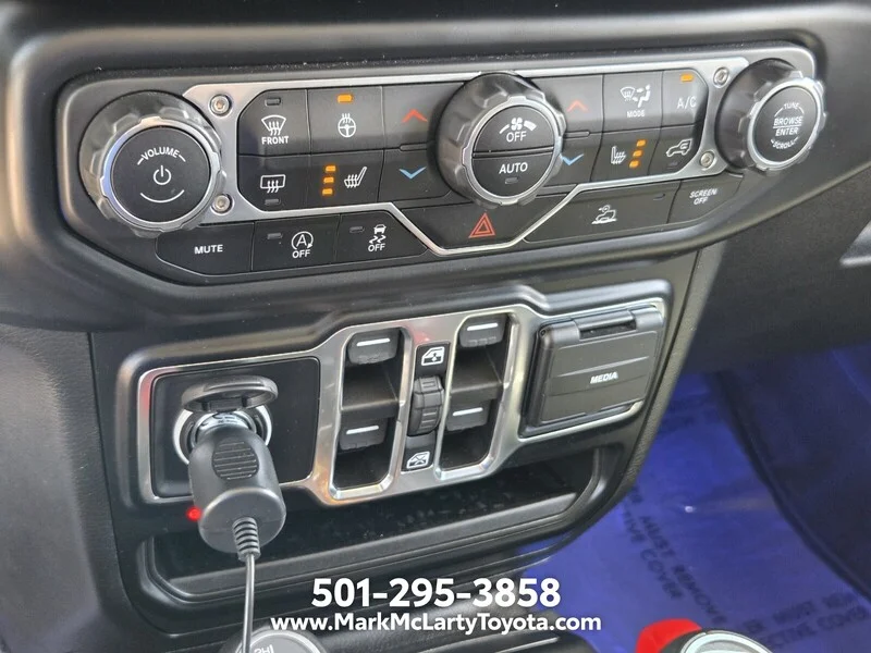 Used 2022 Black Clearcoat JEEP OVERLAND 4X4 image 20