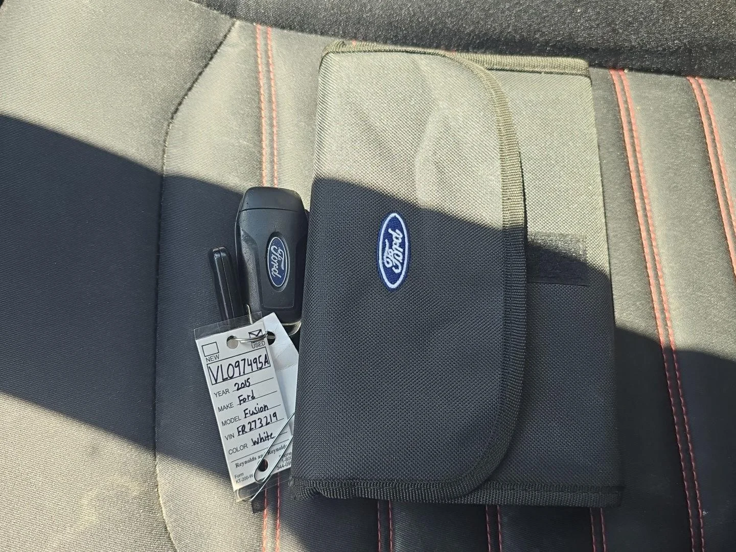 Used 2015 WHITE Ford 4dr Sdn SE FWD image 5