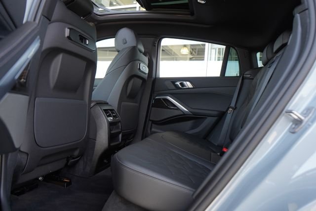 Used 2025 Gray BMW xDrive40i image 32