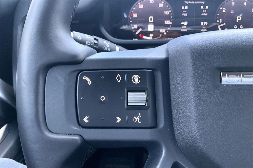 Certified Used 2025 Fuji White Land Rover X-Dynamic SE image 19