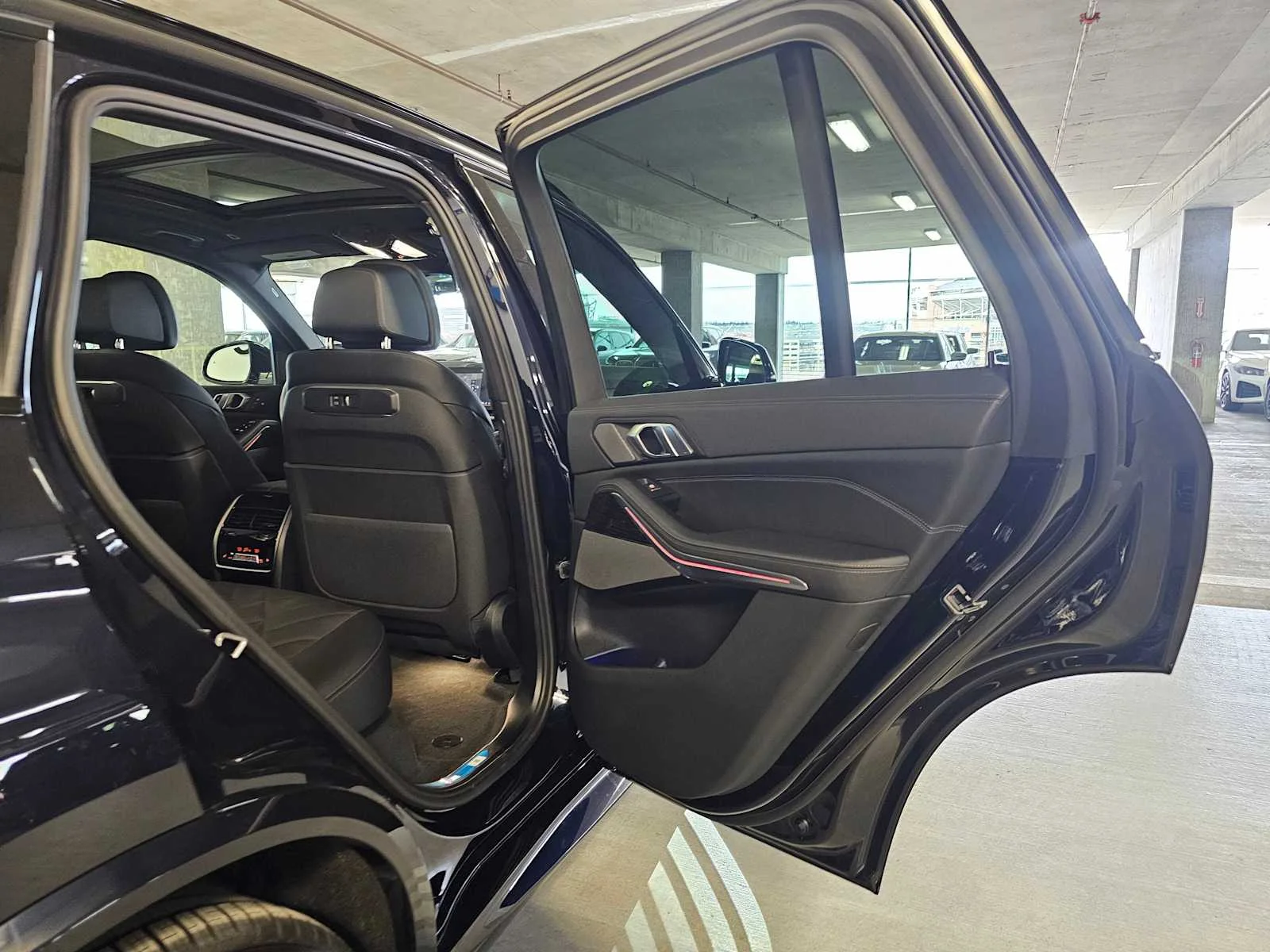 New 2026 Carbon Black Metallic BMW xDrive40i image 37