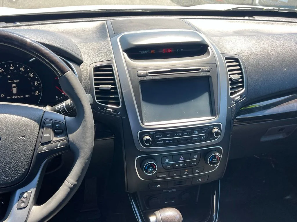 Used 2014 Snow White Pearl Kia Limited V6 image 20