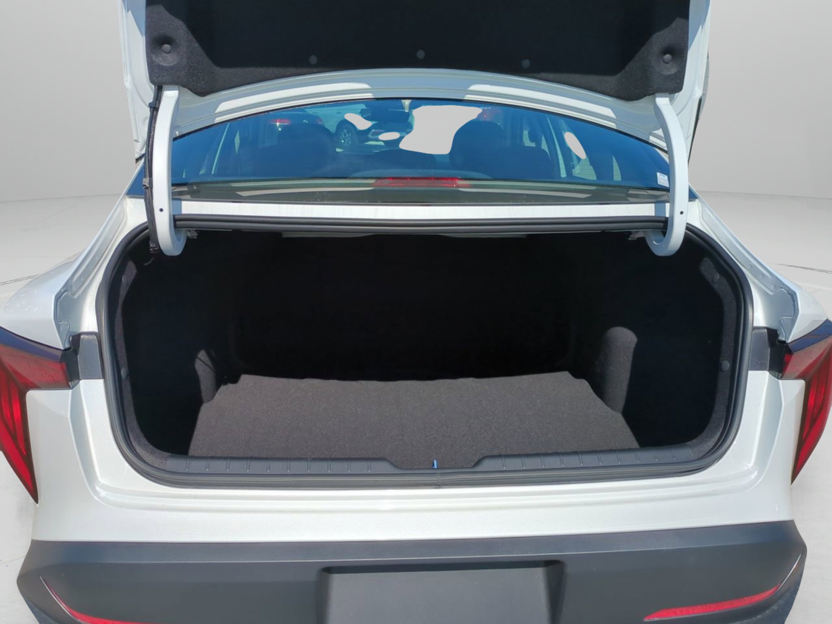 New 2026 Snow White Pearl Kia LX image 10