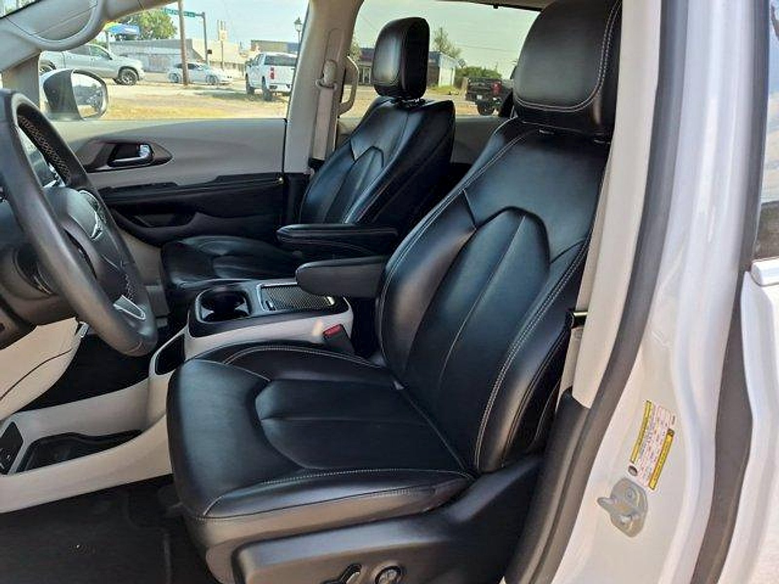 Used 2023 Bright White Clearcoat Chrysler Touring L image 18