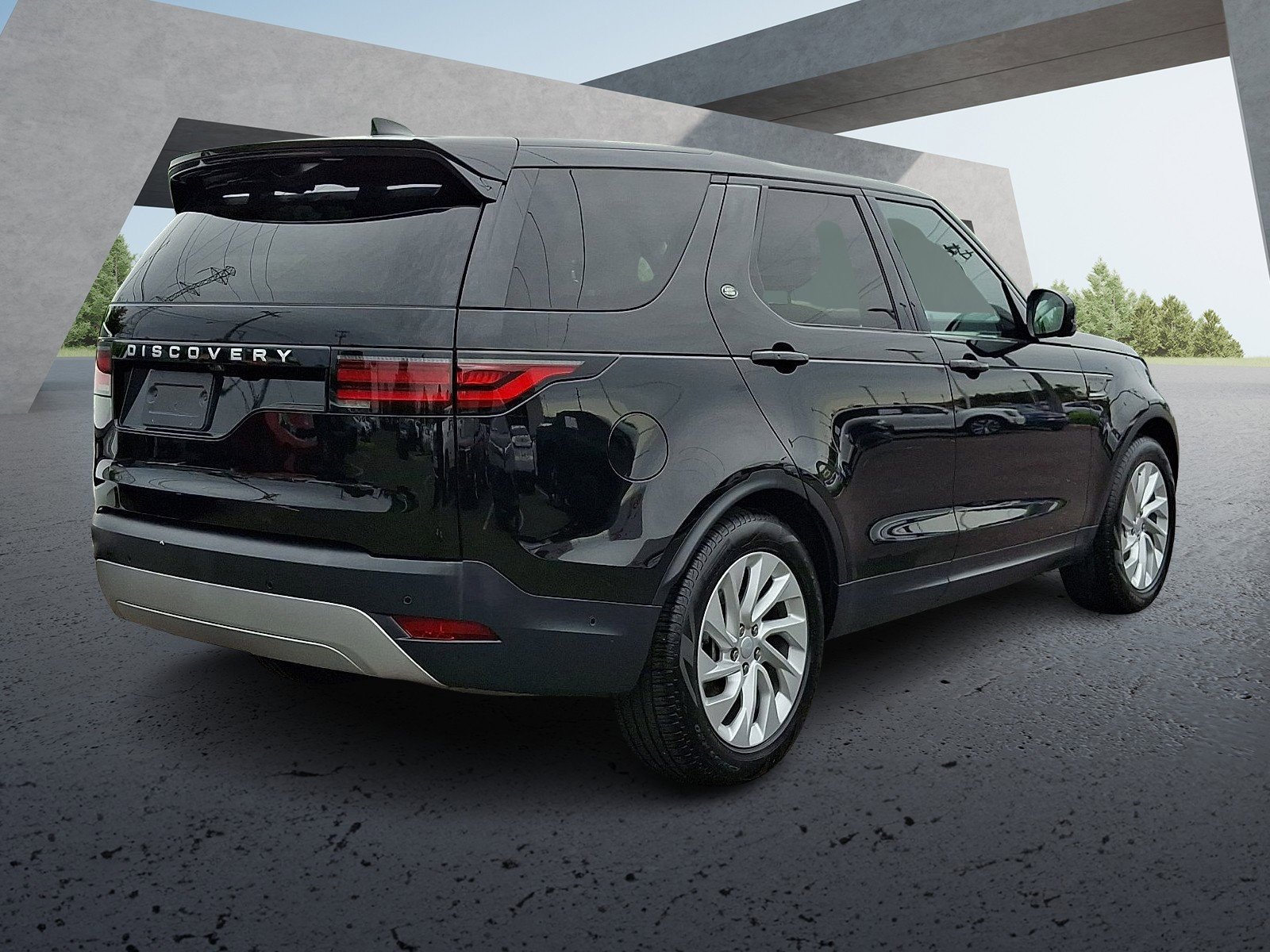 Used 2025 Black Land Rover S image 5