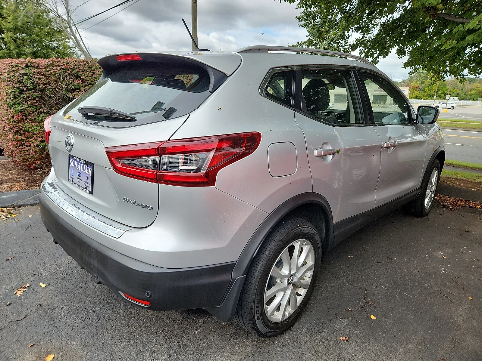 Used 2020 Brilliant Silver Metallic Nissan SV AWD Xtronic CVT image 4