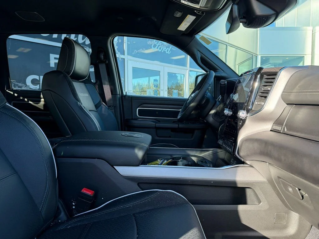 2026 RAM 3500 Laramie - Photo 14