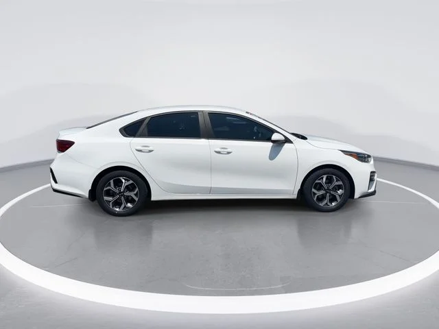 Used 2021 White Kia LXS image 8