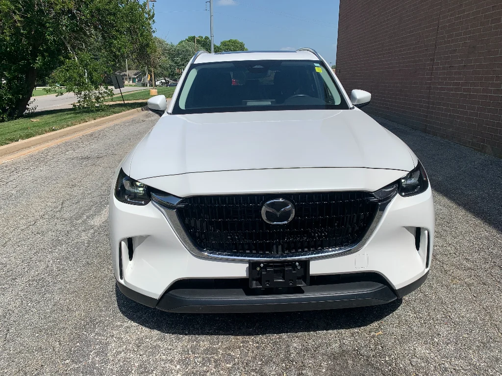 Used 2024 Rhodium White Premium Mazda Preferred image 9
