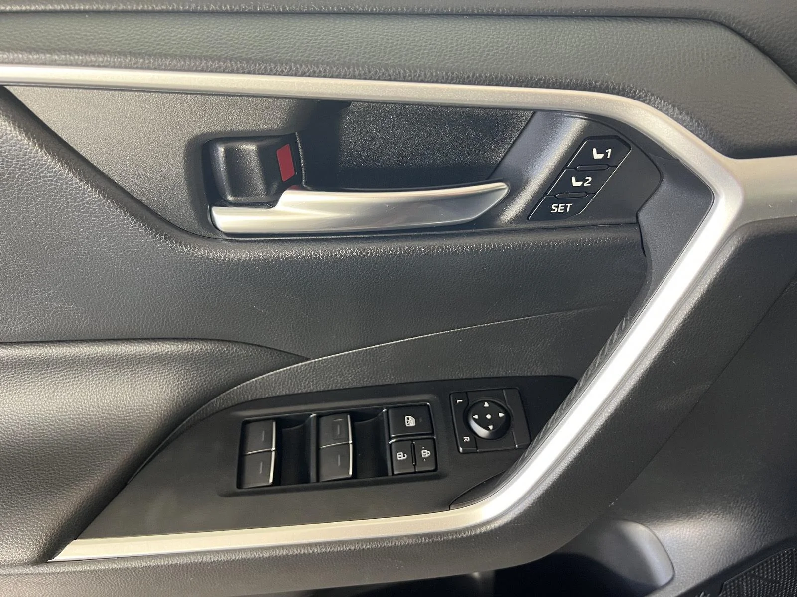Used 2022 Magnetic Gray Metallic Toyota XLE Premium image 9
