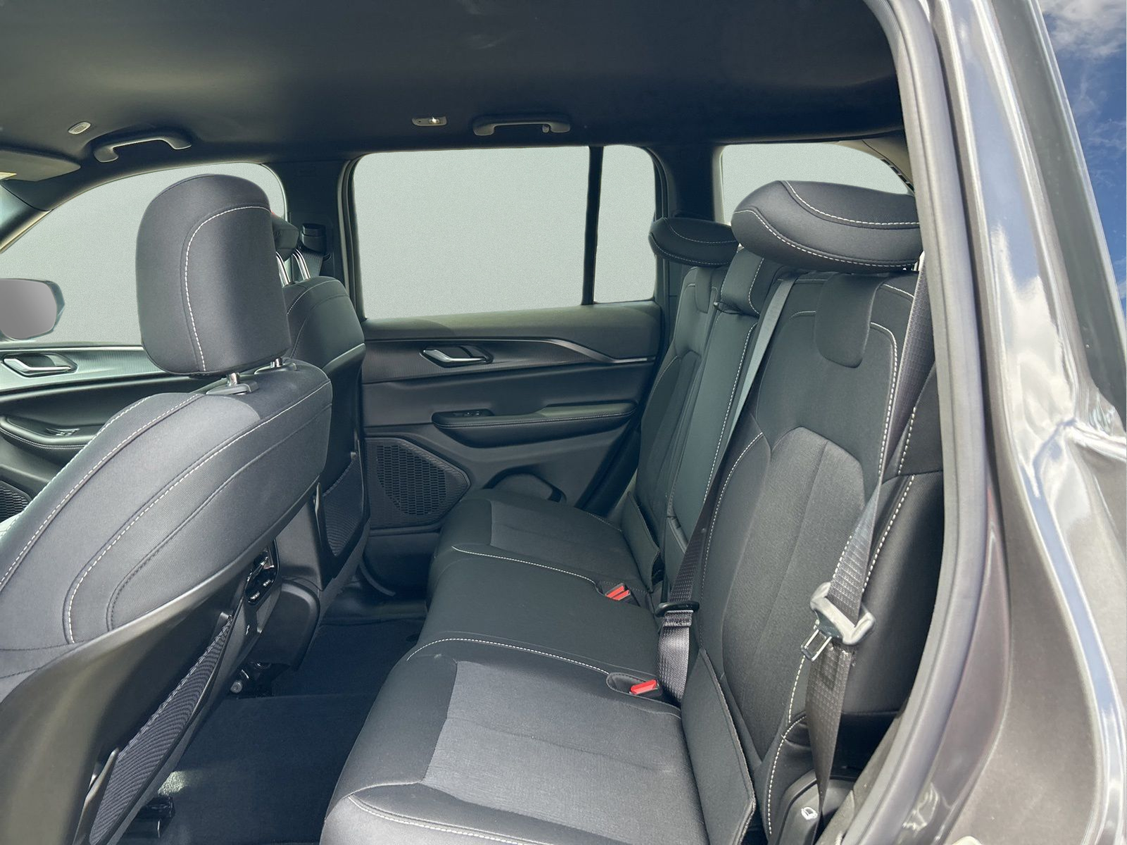 New 2026 Baltic Gray Metallic Clear-Coat Exterior Paint Jeep Laredo image 10