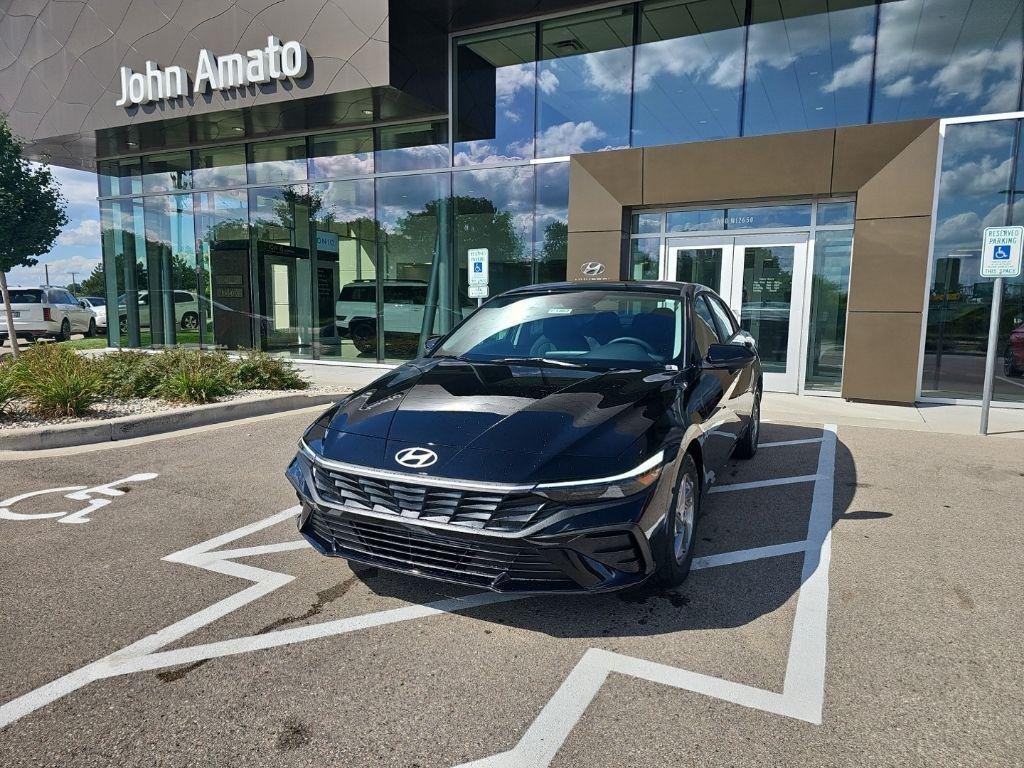 New 2026 Black Hyundai SE image 1