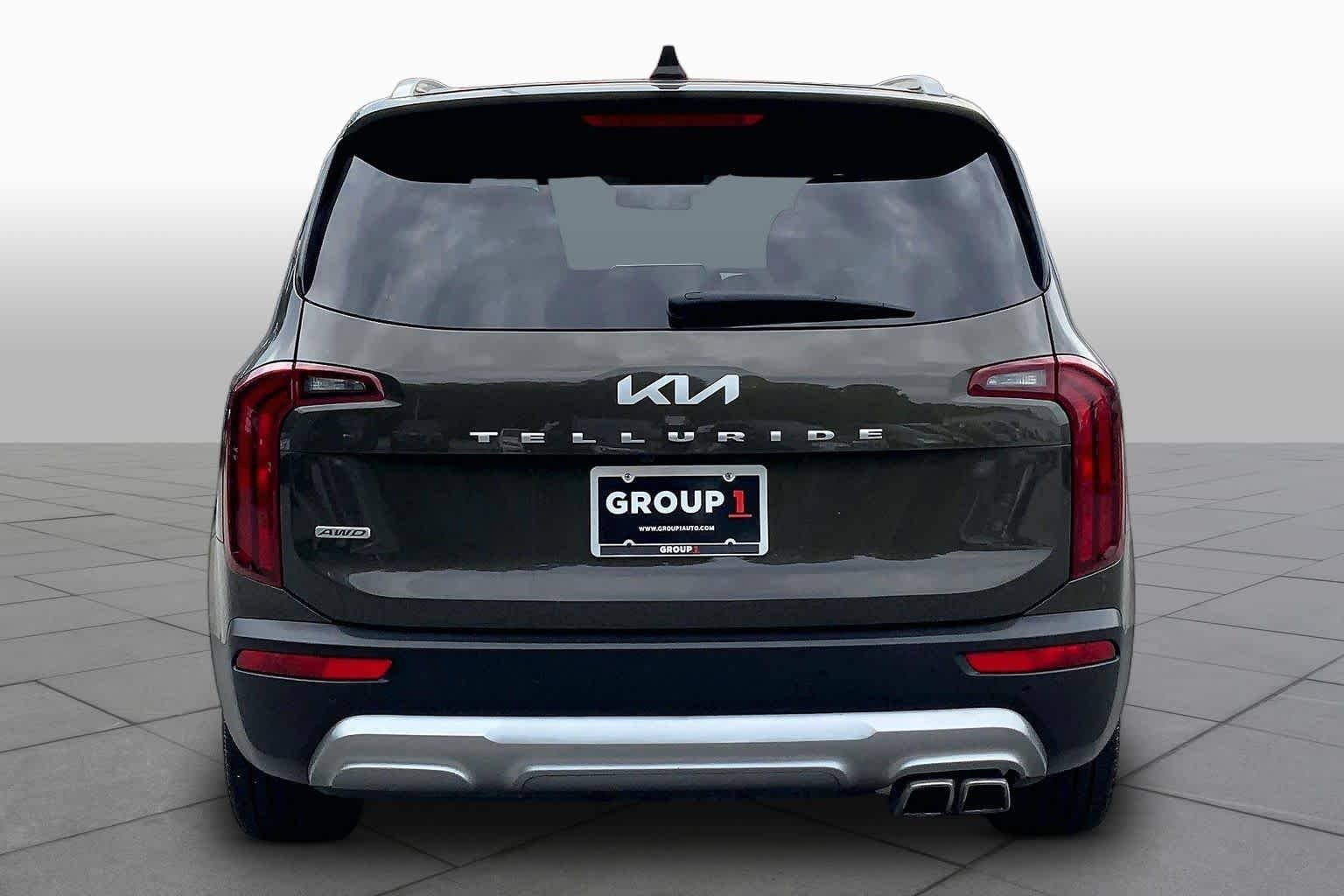 Used 2022 Dark Moss Kia S image 5