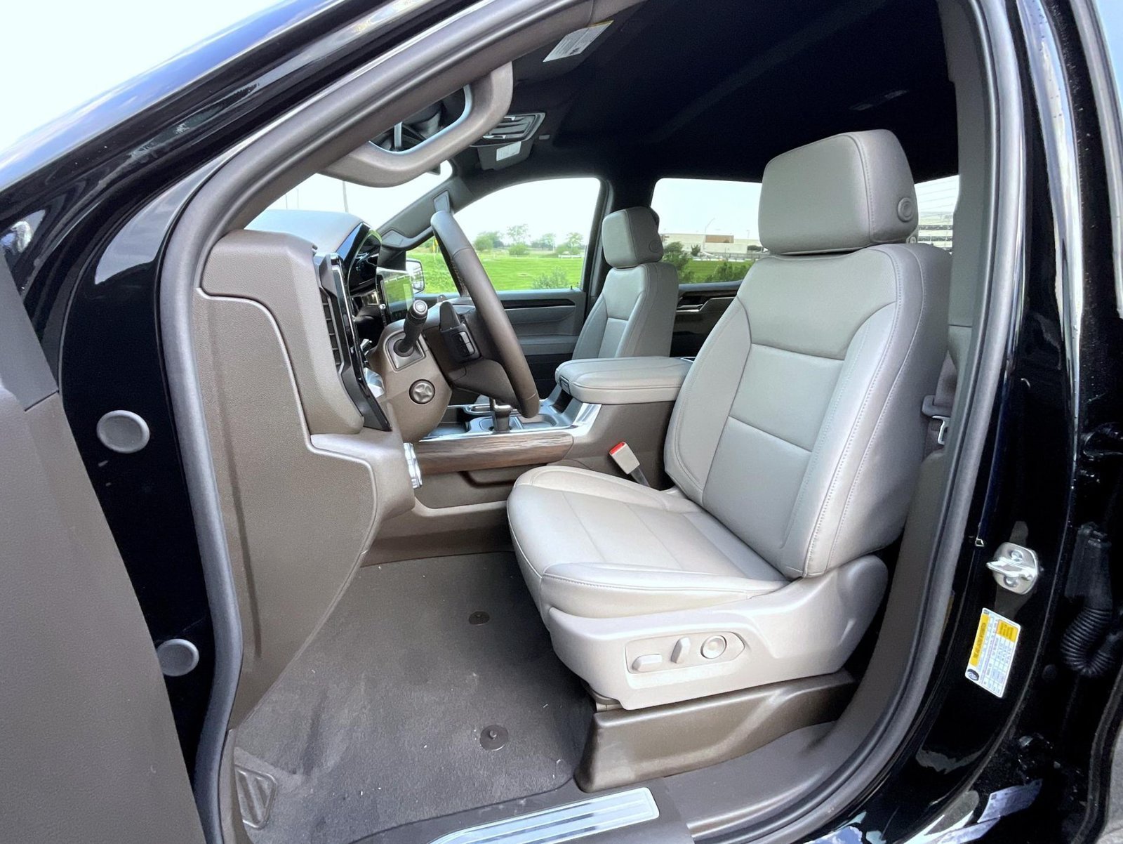 2026 GMC Sierra 1500 SLT - Photo 10