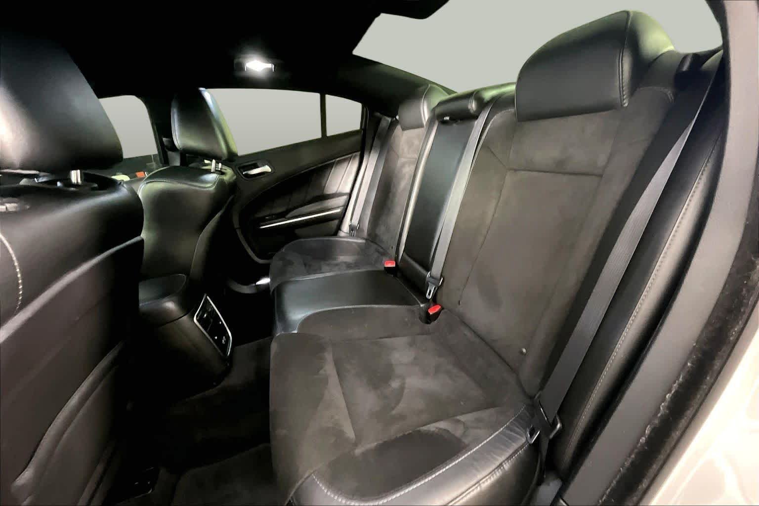 Used 2018 White Knuckle Clearcoat Dodge R/T image 19