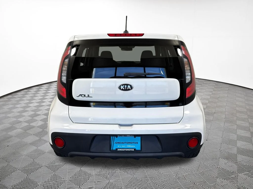 Used 2018 White Kia Base image 10