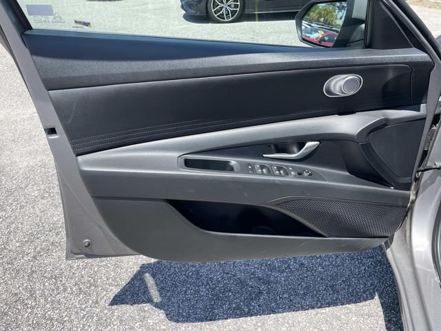 Used 2021  Hyundai SEL image 13