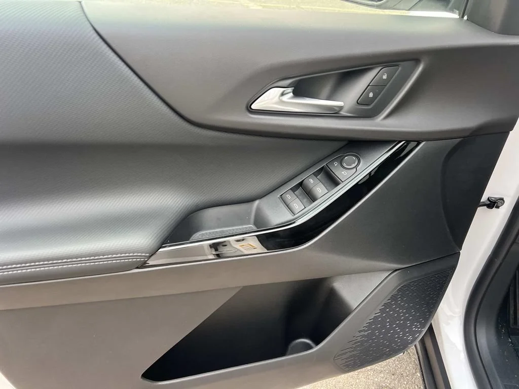 New 2027 Summit White Chevrolet LT image 10