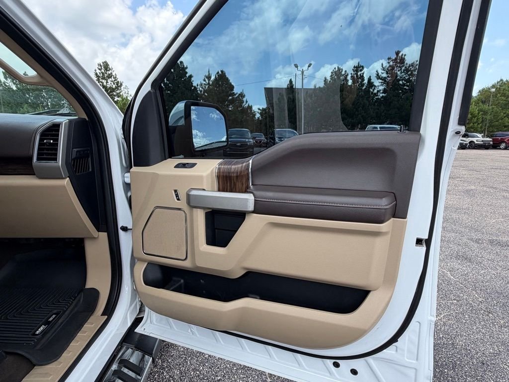 Used 2020  Ford Lariat image 23