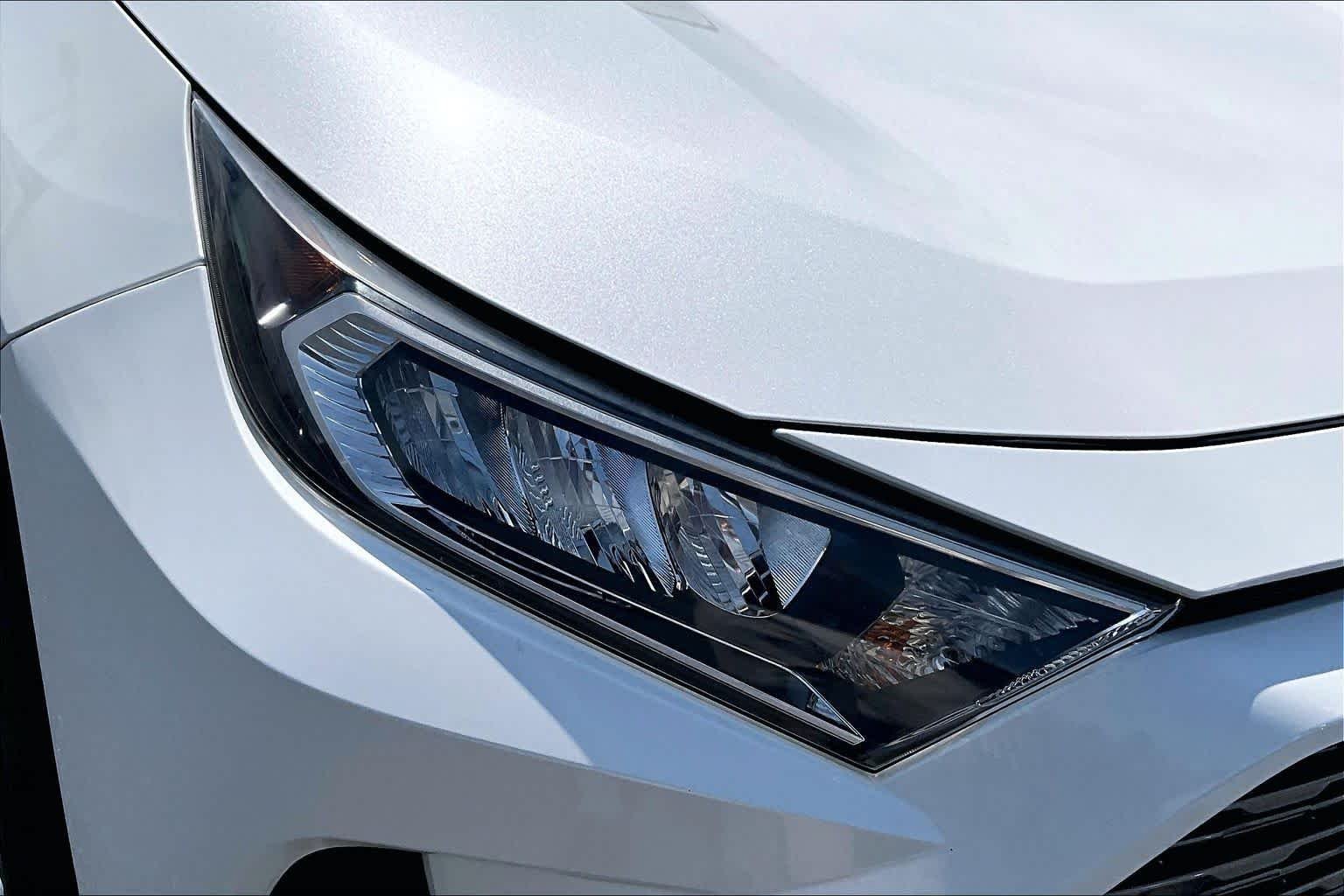 Used 2019 Blizzard Pearl Toyota Limited image 27