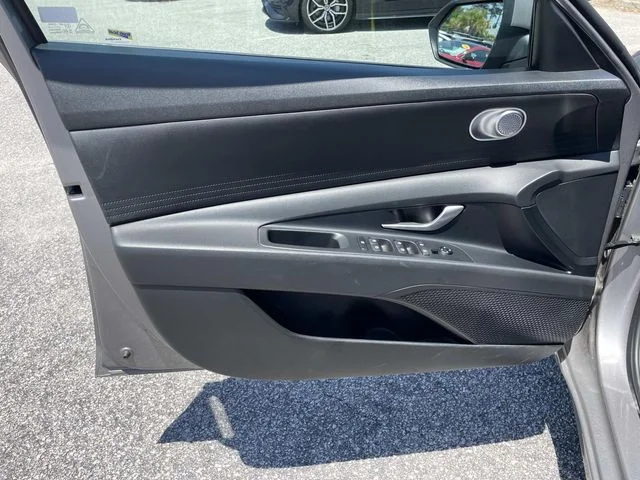 Used 2021  Hyundai SEL image 13