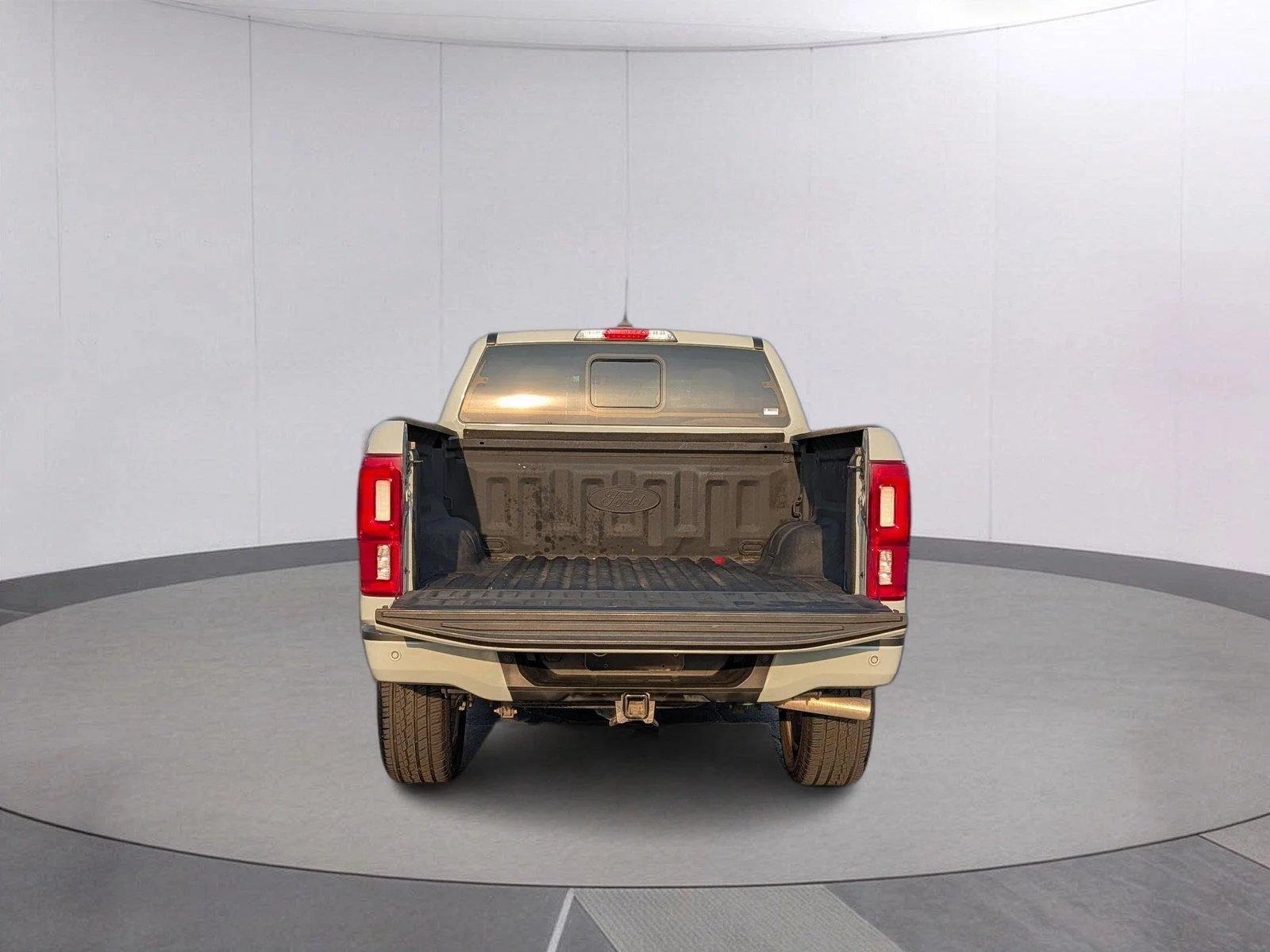 Used 2022 Cactus Gray Ford LARIAT image 6