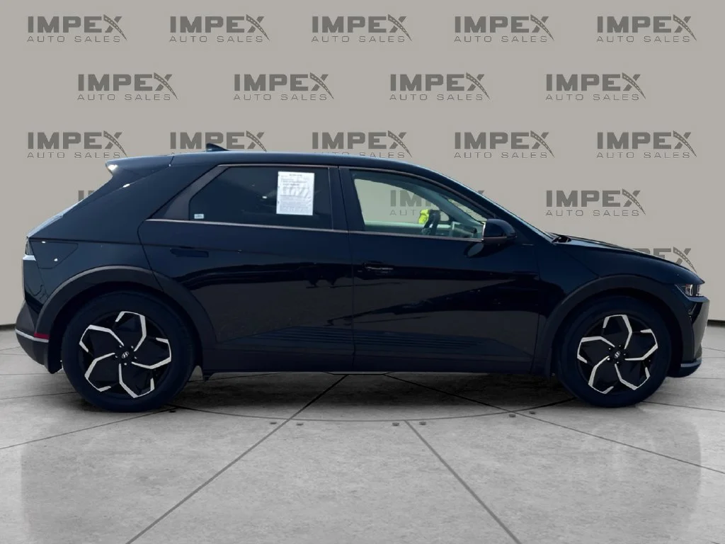 Used 2024 Black Hyundai SEL image 6