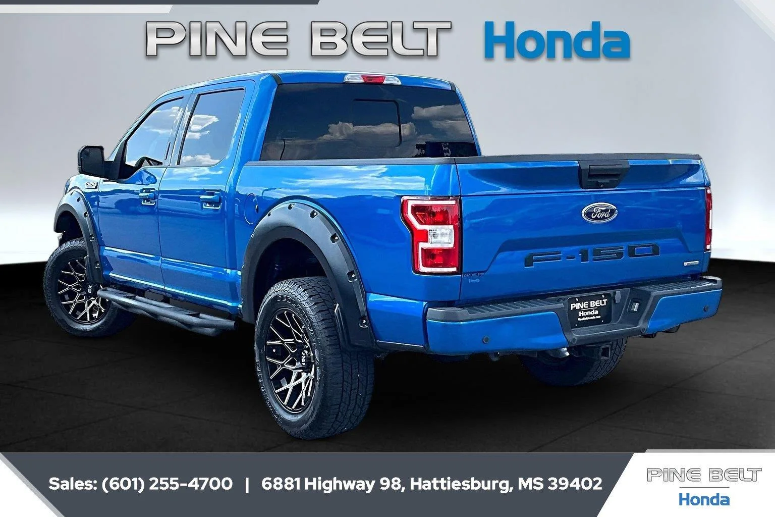 Used 2019 Velocity Blue Ford XLT image 2