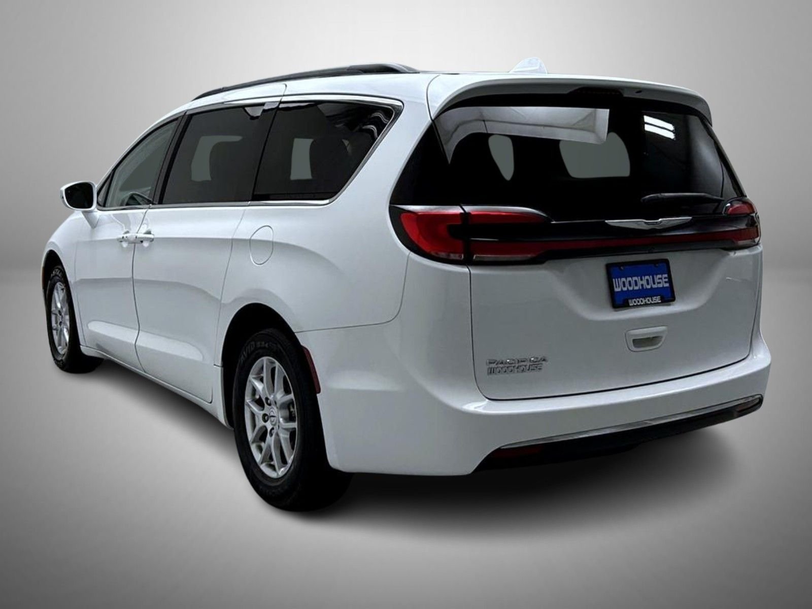 Used 2022 White Chrysler Touring L image 7