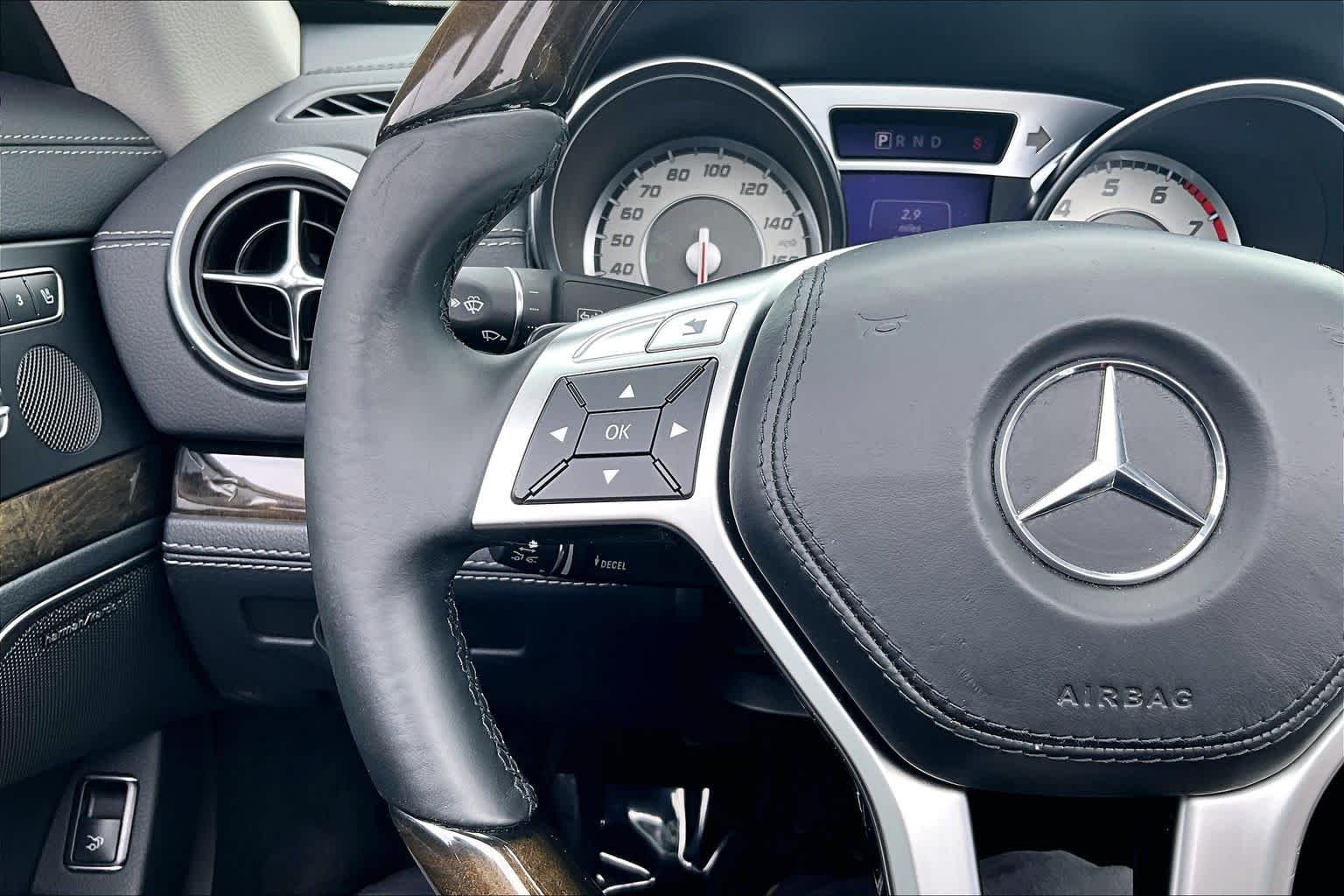 Used 2015 designo Mocha Black Metallic Mercedes-Benz SL 550 image 21