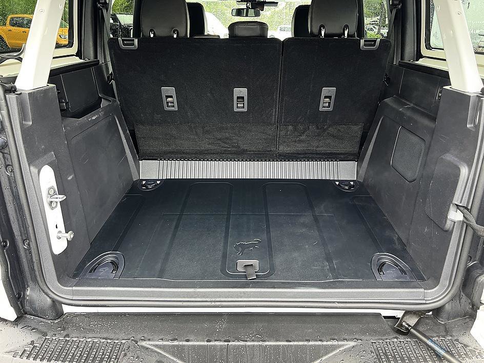 Used 2025 Oxford White Ford Badlands image 24