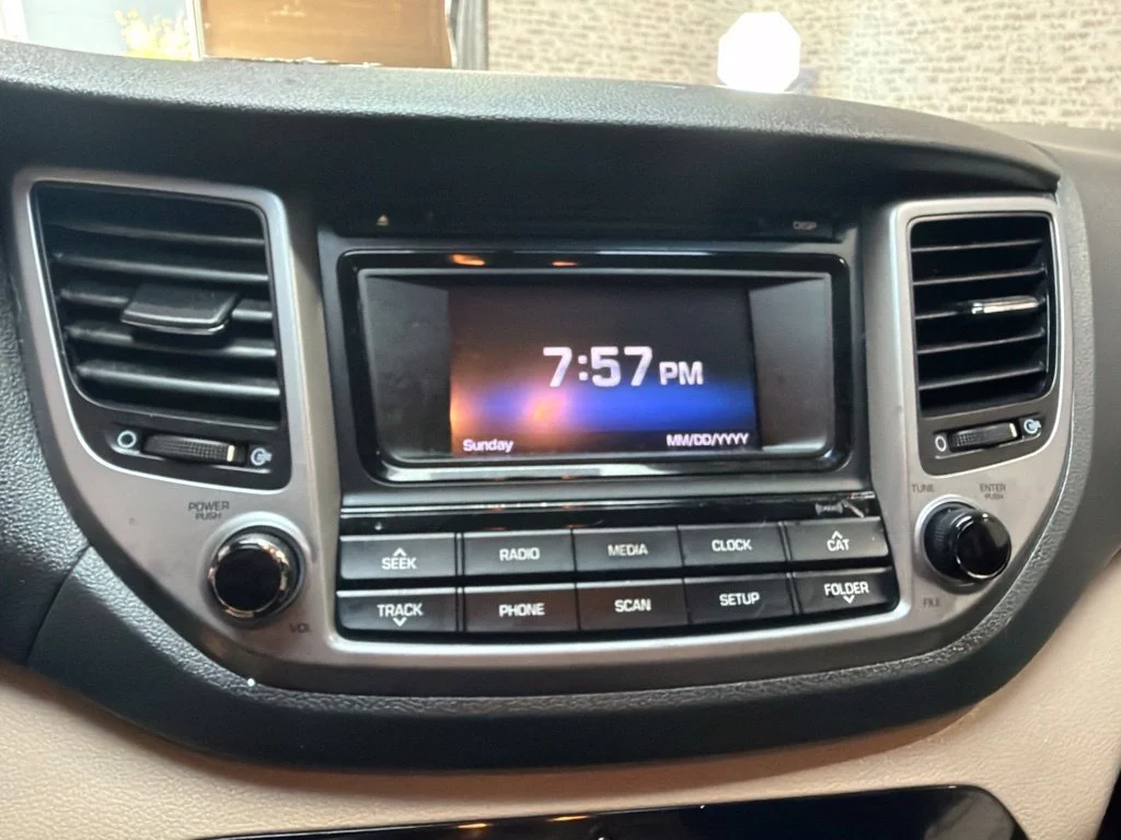 Used 2017 Ruby Wine Hyundai SE image 28