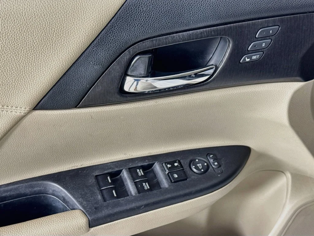 Used 2015 White Honda EX-L image 21