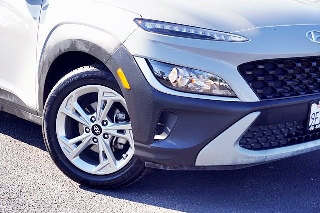 Used 2023 Silver Hyundai SEL image 3