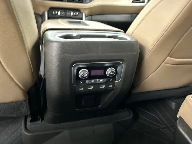 Used 2021 IRIDESCENT PEARL TRICOAT Chevrolet Premier image 26