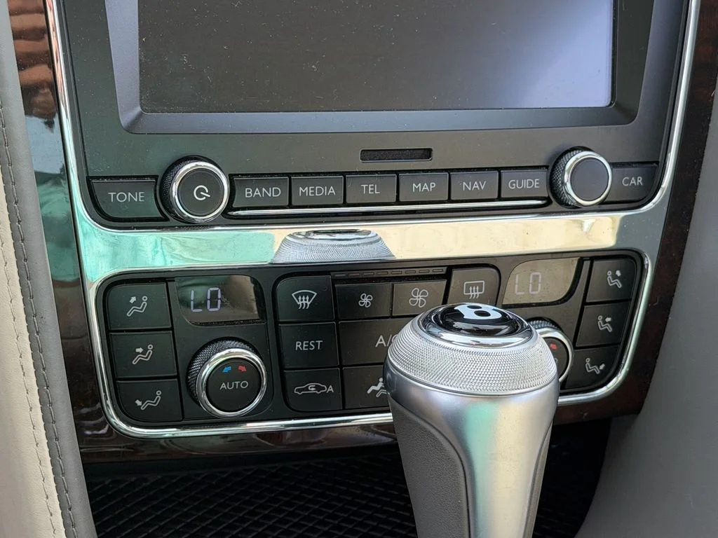 Used 2013 Silverlake Metallic Bentley GT V8 Convertible image 16