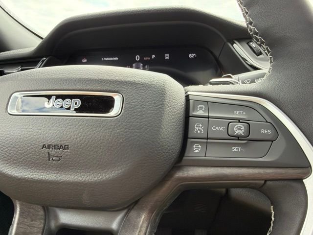 New 2026 Bright White Clear-Coat Exterior Paint Jeep Altitude image 19