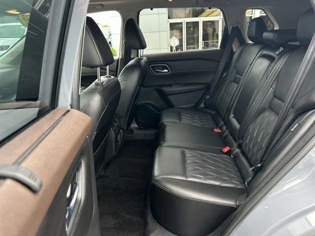 Used 2021 Gray Nissan Platinum image 18