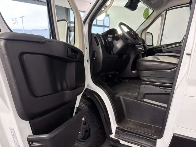 Used 2022 White Ram Base image 16