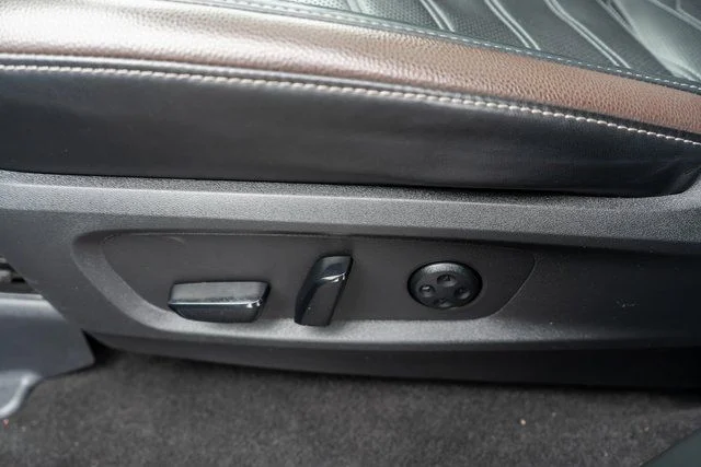 Used 2023  Nissan Platinum image 26