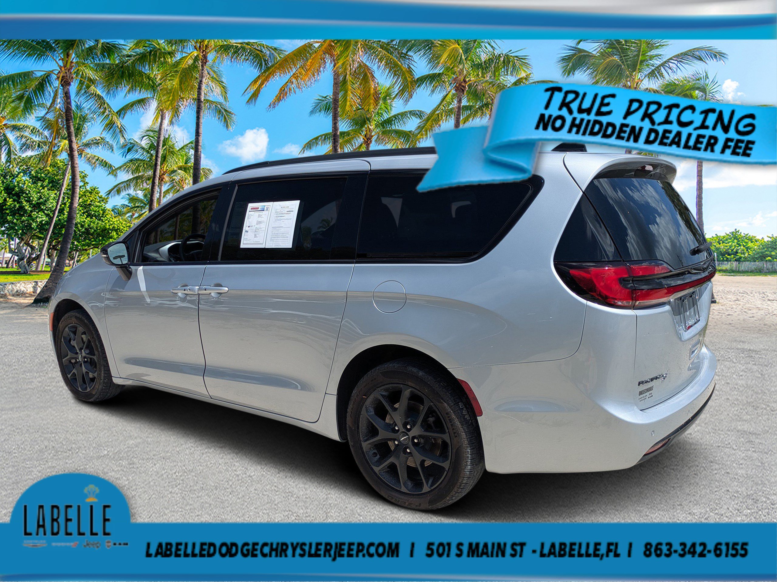 Used 2024 Silver Mist Clearcoat Chrysler Limited image 5