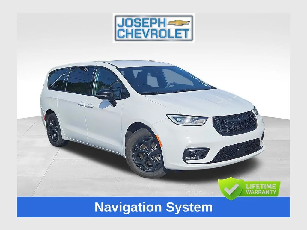 Used 2024 White Chrysler Select S Appearance image 1