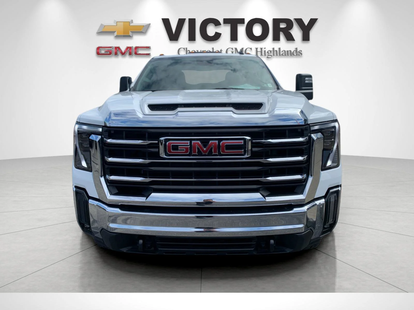 Used 2025 Summit White GMC SLE image 8