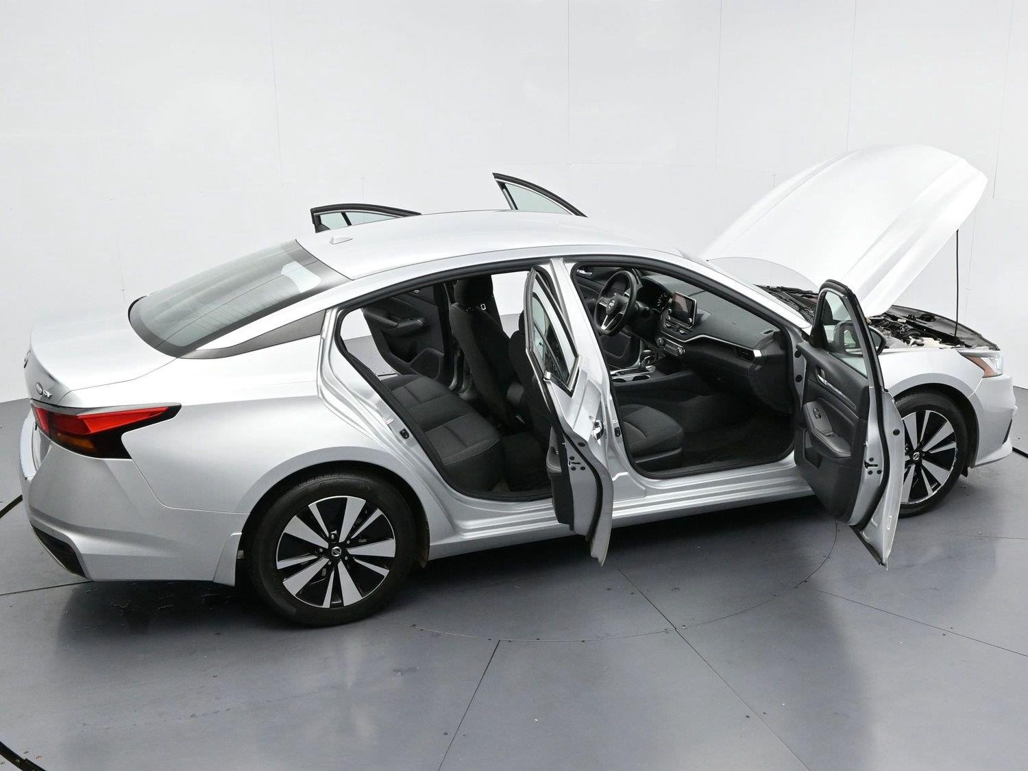 Used 2022 Brilliant Silver Metallic Nissan 2.5 SV image 34
