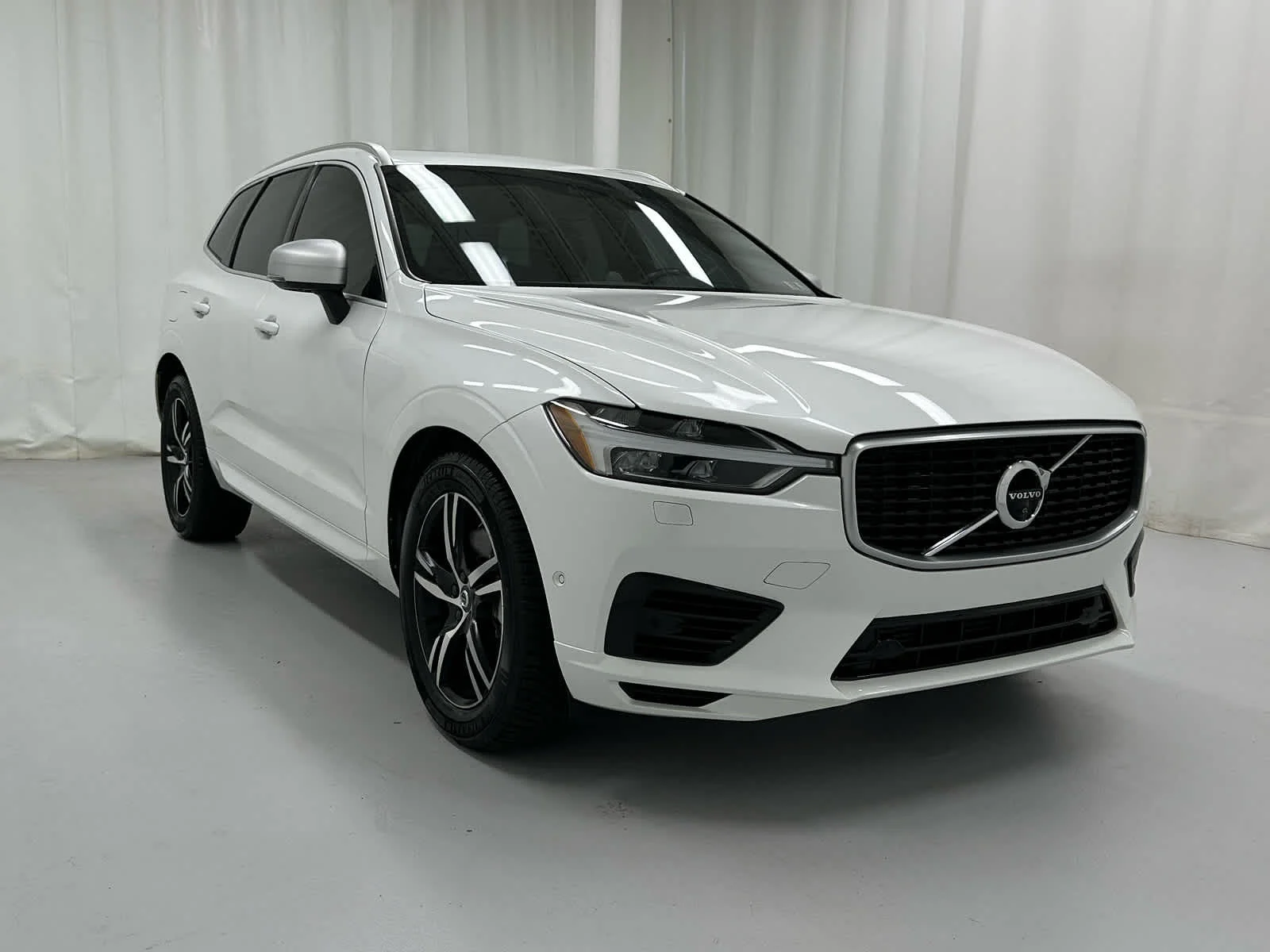 2018 Volvo XC60 T8 R-Design PHEV AWD's photo