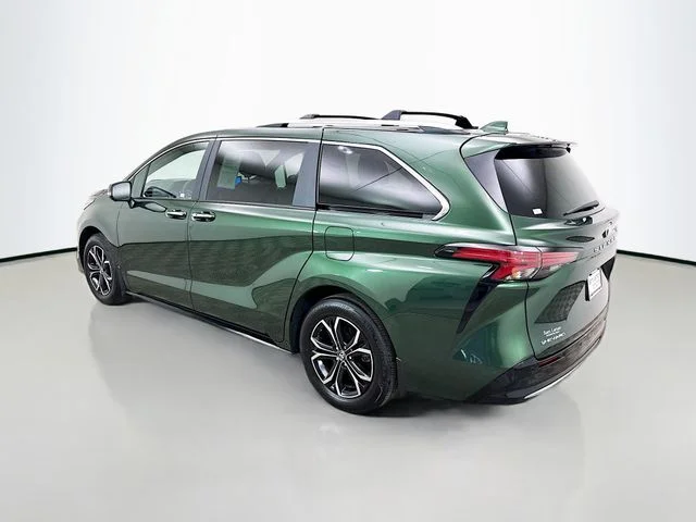 Used 2025  Toyota Platinum image 5