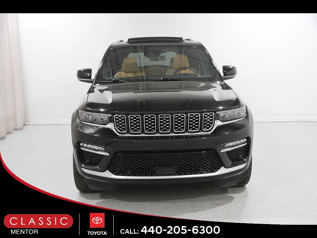 Used 2023 Diamond Black Crystal Pearl Coat Jeep  image 2