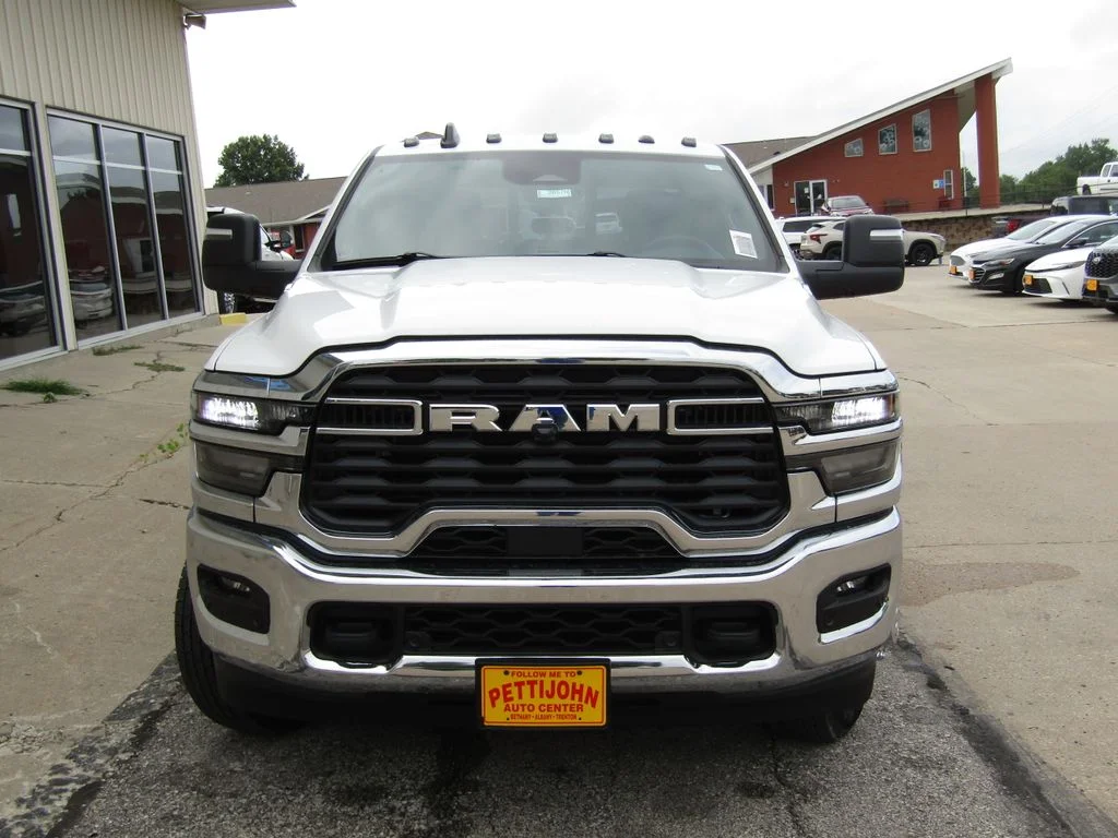 New 2026 Bright White Clear-Coat Exterior Paint RAM Tradesman image 13